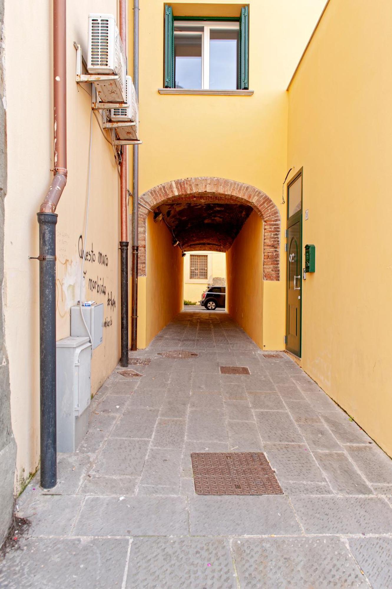 Waterfront Balcony I Grani 2 Resort Style Suite Livorno Exterior photo
